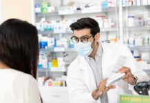 Medicare Power Play Backfires – Doctors Sound Alarm Pharmacist wearing mask explains medication to customer